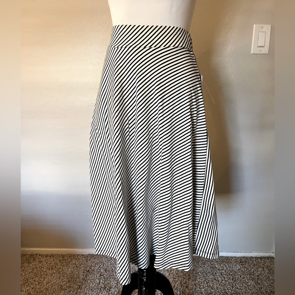 NWT - Black and white strip skirt - Small